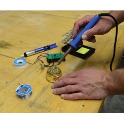 Limpiador para puntas de soldador con soporte